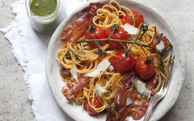 Quinoapasta met gegrilde tomaatjes en pancetta