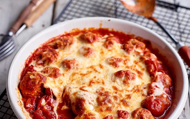Gegratineerde lamsgehaktballetjes met mozzarella en pecorino