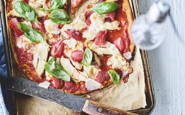 Pizza mozzarella-fraise-poulet