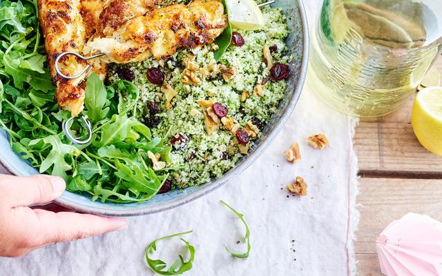 Taboulé van broccoli & bloemkool met kipspiesjes