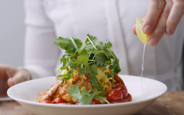 Tagliatelle met scampi en kerstomaatjes