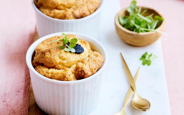 Parmezaansoufflé met truffel en bospaddenstoelen
