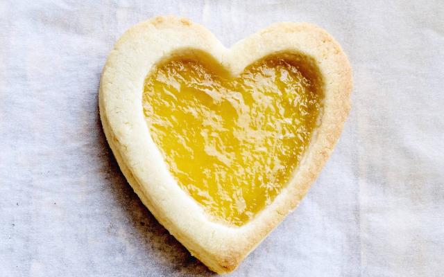 Biscuits cœurs au citron et à l'abricot