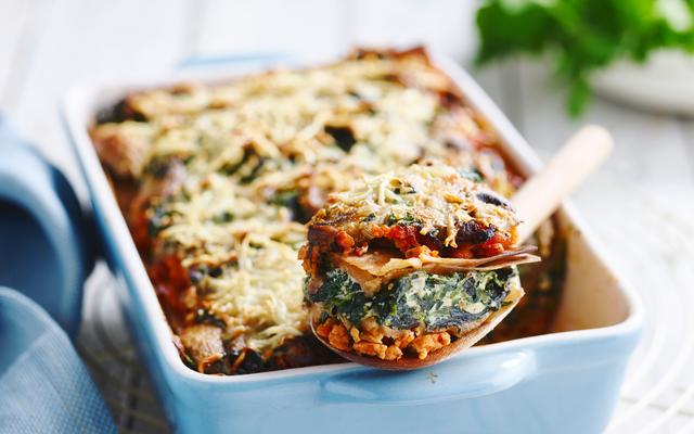 Volkorenlasagne met kippengehakt en spinazie