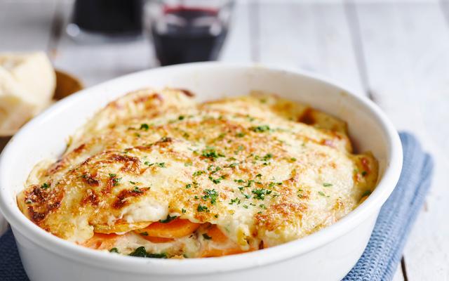 Lasagne met zoete aardappel, kalkoenreepjes en slanke bechamelsaus