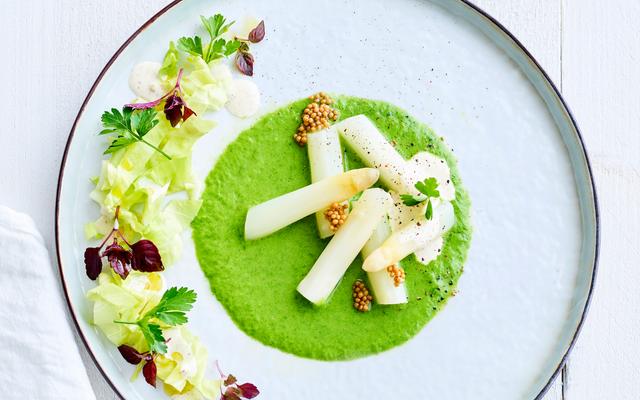 Aspergesalade met crème van kropsla
