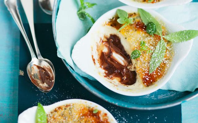 Crème brûlée met chocolade en citroenverbena