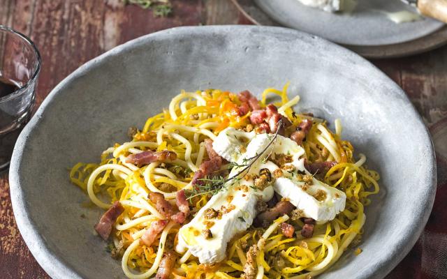 Spaghetti met brie, spekjes en wortelen