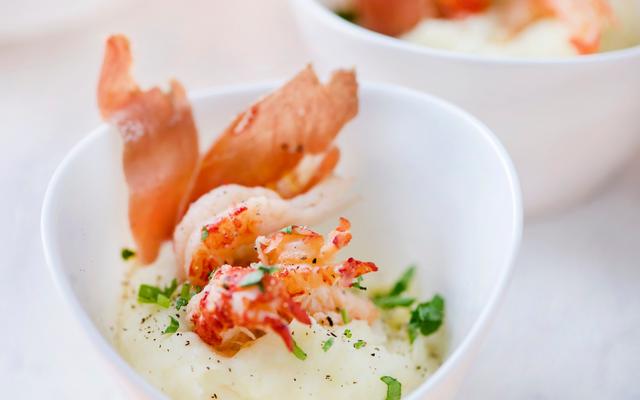 Pastinaakcrème met rivierkreeftjes en ham