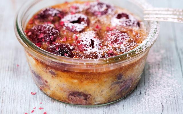 Kersenclafoutis met roze peper