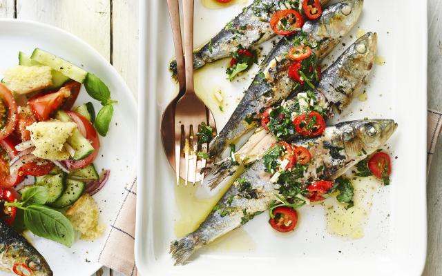 Gegrilde sardines met panzanella