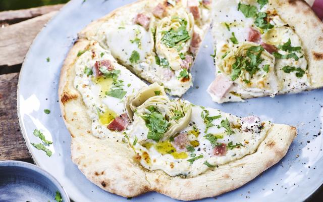 Pizza Bianca Met Artisjok En Mortadella Libelle Lekker