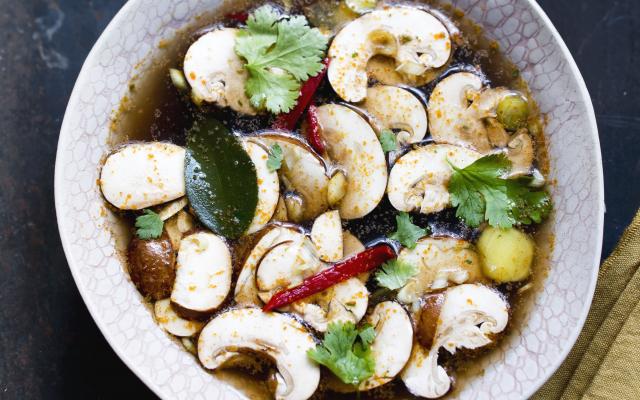Soupe thaïe aux champignons et au gingembre