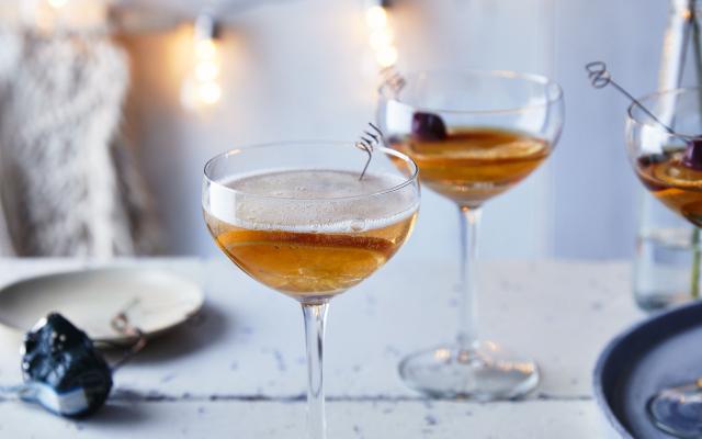 Cocktail au champagne, à l'angostura et au grand marnier