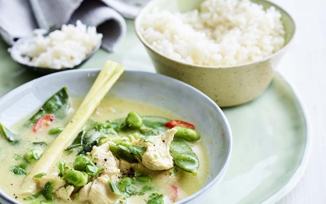 Curry de poulet, coco et légumes verts