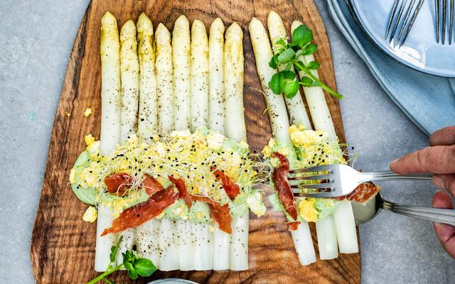 Asperges op z'n Vlaams met parmaham