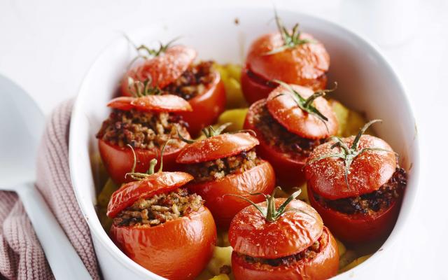 Tomates Farcies à Lindienne Et Pommes De Terre Au Four