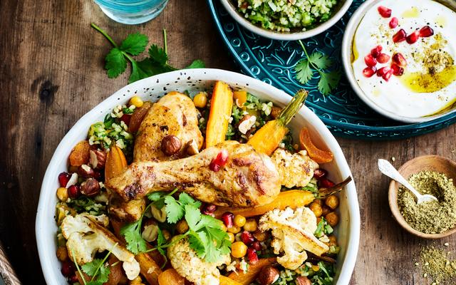Libanese taboulé met geroosterde groenten en kippenbouten