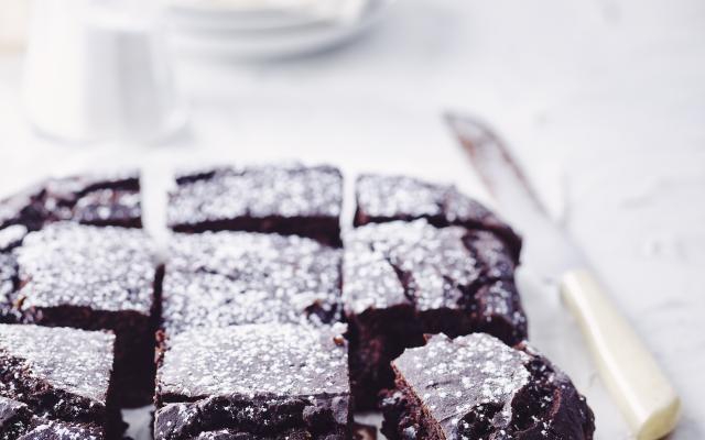 Courgette-avocado brownies