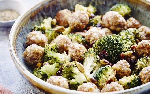 Broccoli en balletjes van lamsgehakt
