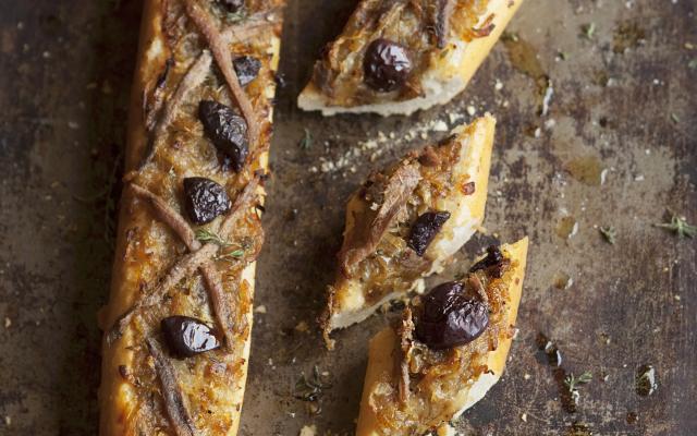 Baguette aux anchois et aux olives