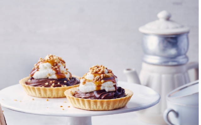 Taartjes met salted karamel-chocolademousse