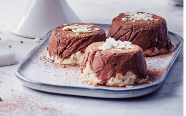 Napolitaanse chocomousse-ijstaartjes