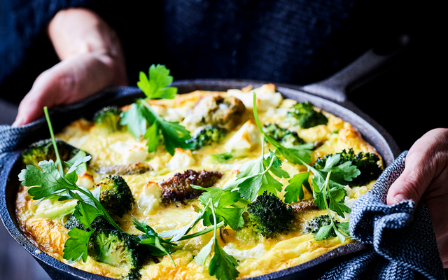 Frittata met falafelballetjes, broccoli en feta