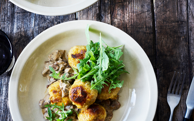 Pompoenballetjes met champignonsaus
