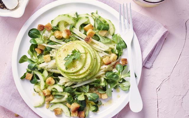 Salade van koolrabi en appel met mosterddressing