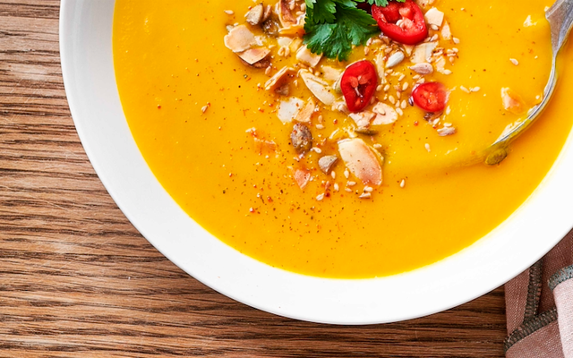 Wortelsoep met pastinaak en zadencrumble