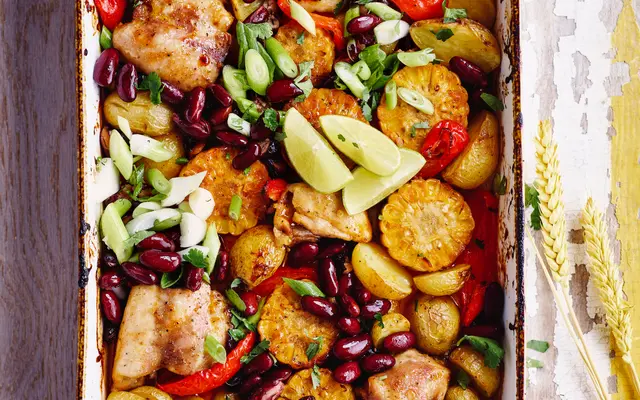 Kip met krieltjes en maïs uit de oven
