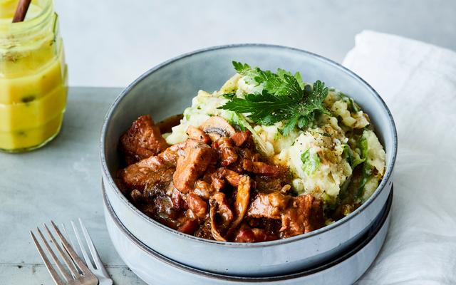 Kalfsstoofpotje met paddenstoelen en smeuïge andijviepuree
