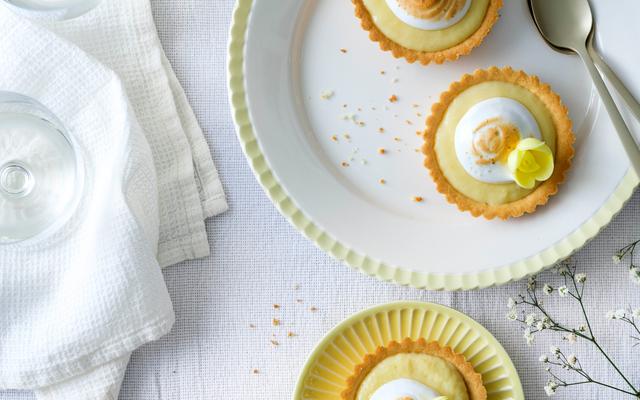 Tartelettes met crème anglaise en meringue