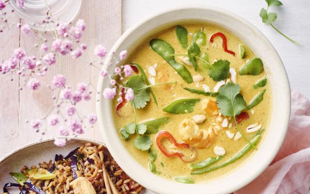Curry met peultjes en scampi’s