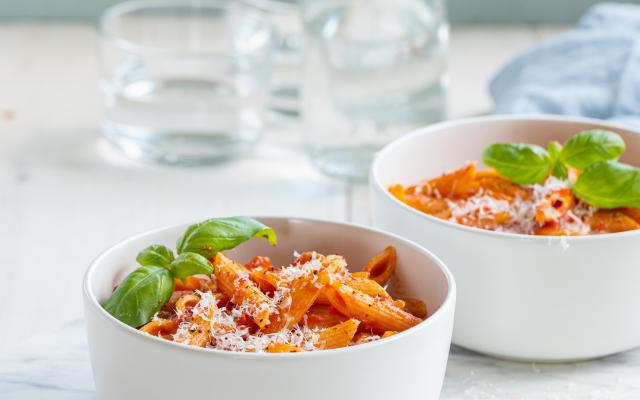 Pittige pasta met tomaat en pecorino