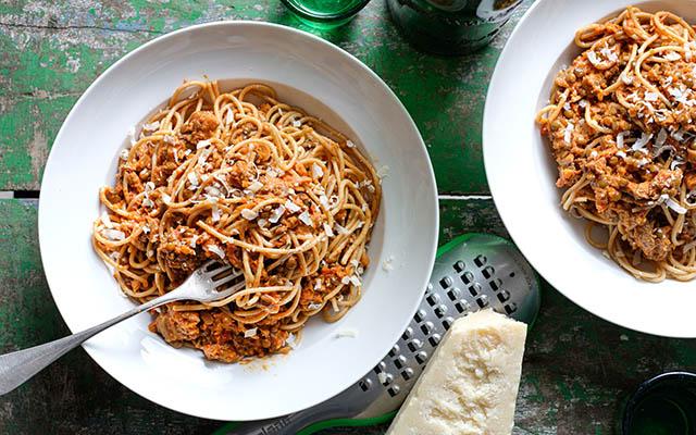 Spaghetti al ragù met paddenstoelen