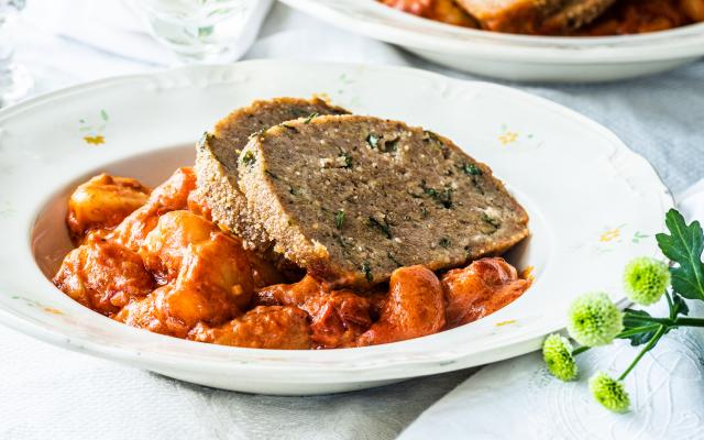 Gnocchi met kippengehaktbrood en romige cajun-tomatensaus