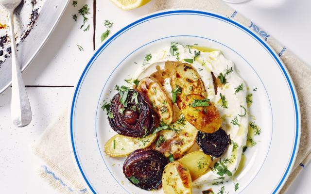 Geroosterde krieltjes met balsamico-uien