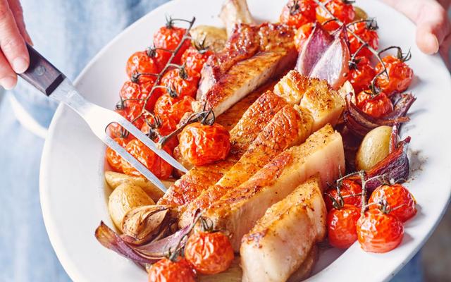 Côte à l'os met gekonfijte tomaatjes en gebakken krieltjes