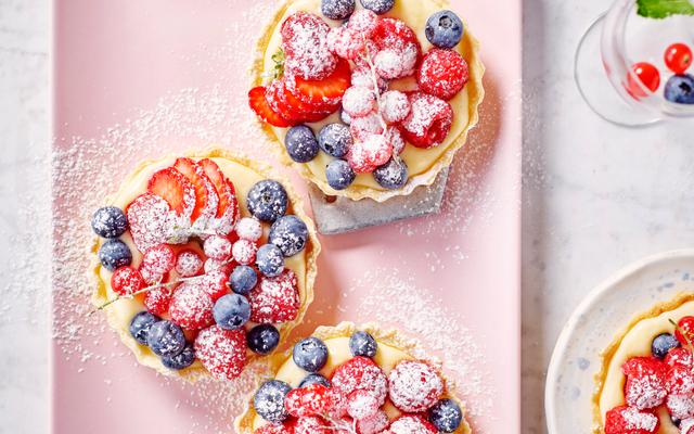 Tartelettes met citroencrème en rood fruit