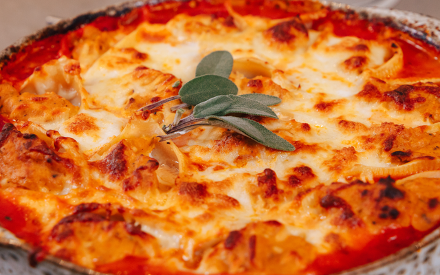 Pastaschelpen met pompoencrème in arrabiatasaus