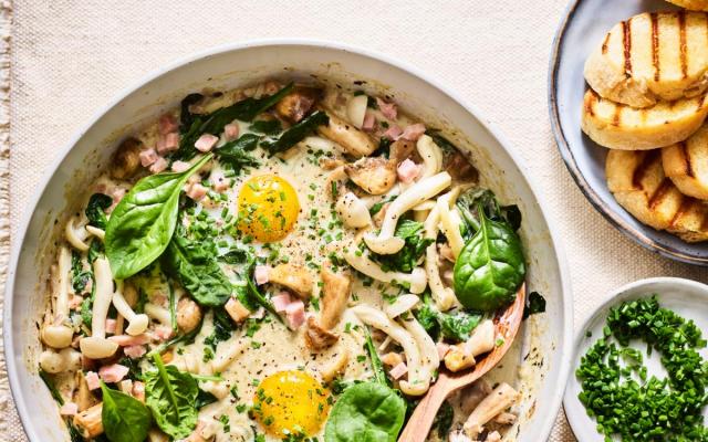 Champignonpannetje met spinazie, ham en ei