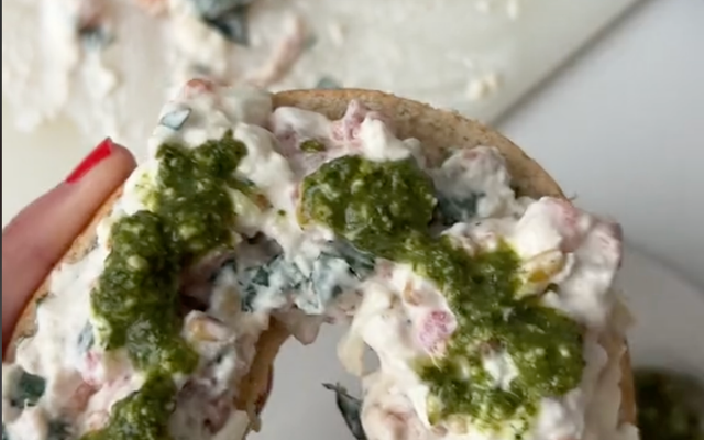 Chopped bagel met burrata