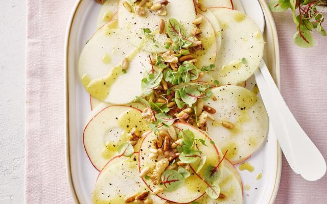 Carpaccio van koolrabi en appel met mosterdvinaigrette