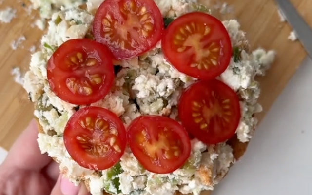 Chopped bagel met feta