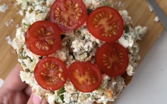 Chopped bagel met feta