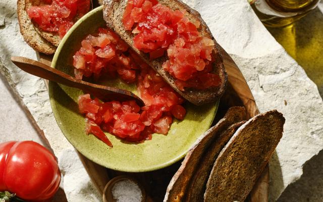 Klassieke pan con tomate