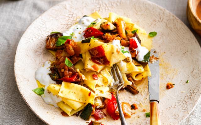 DIY-pasta met gegrilde groenten en burrata