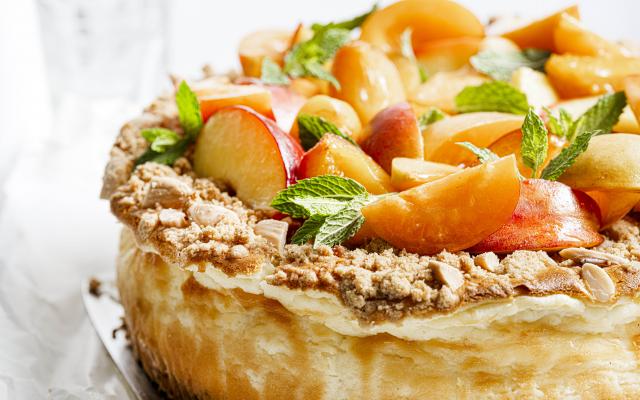 Cheesecakecrumble met abrikozen en perziken